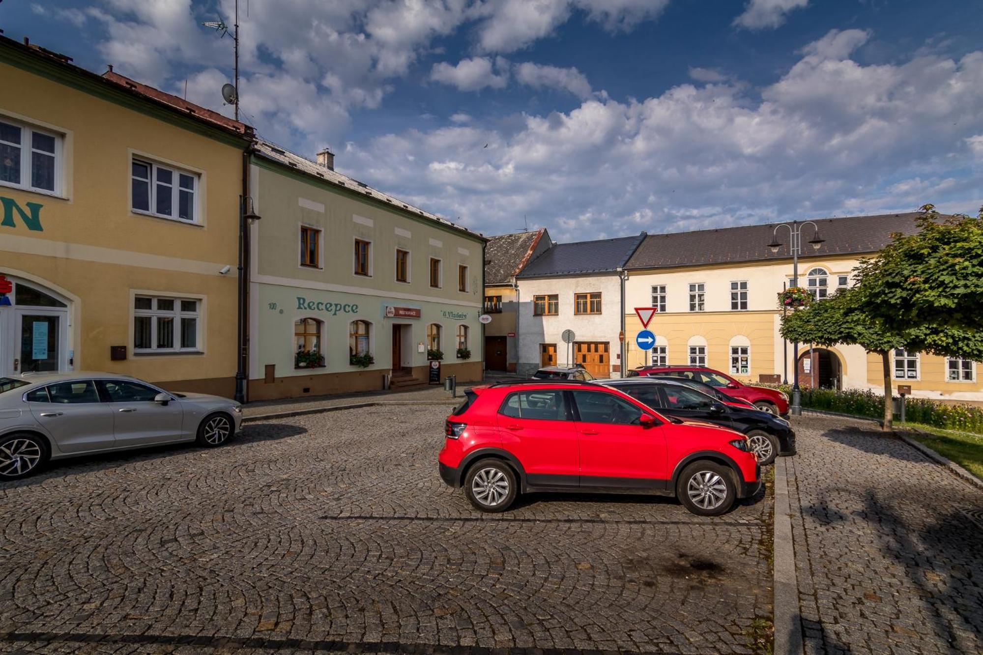 Penzion A Restaurace U Vladare Touzim Экстерьер фото