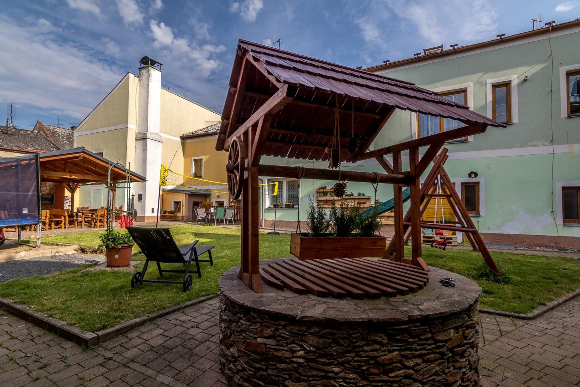 Penzion A Restaurace U Vladare Touzim Экстерьер фото